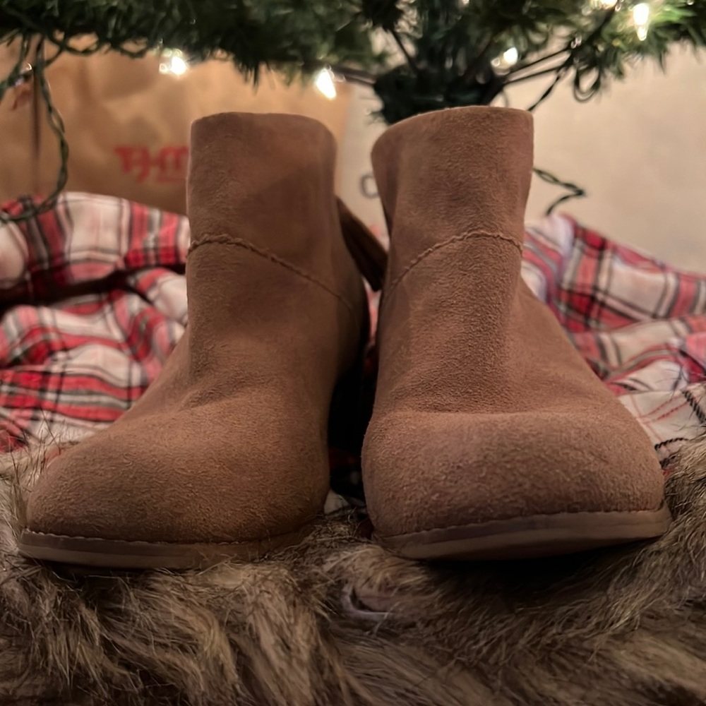 Tom’s Suede Boots